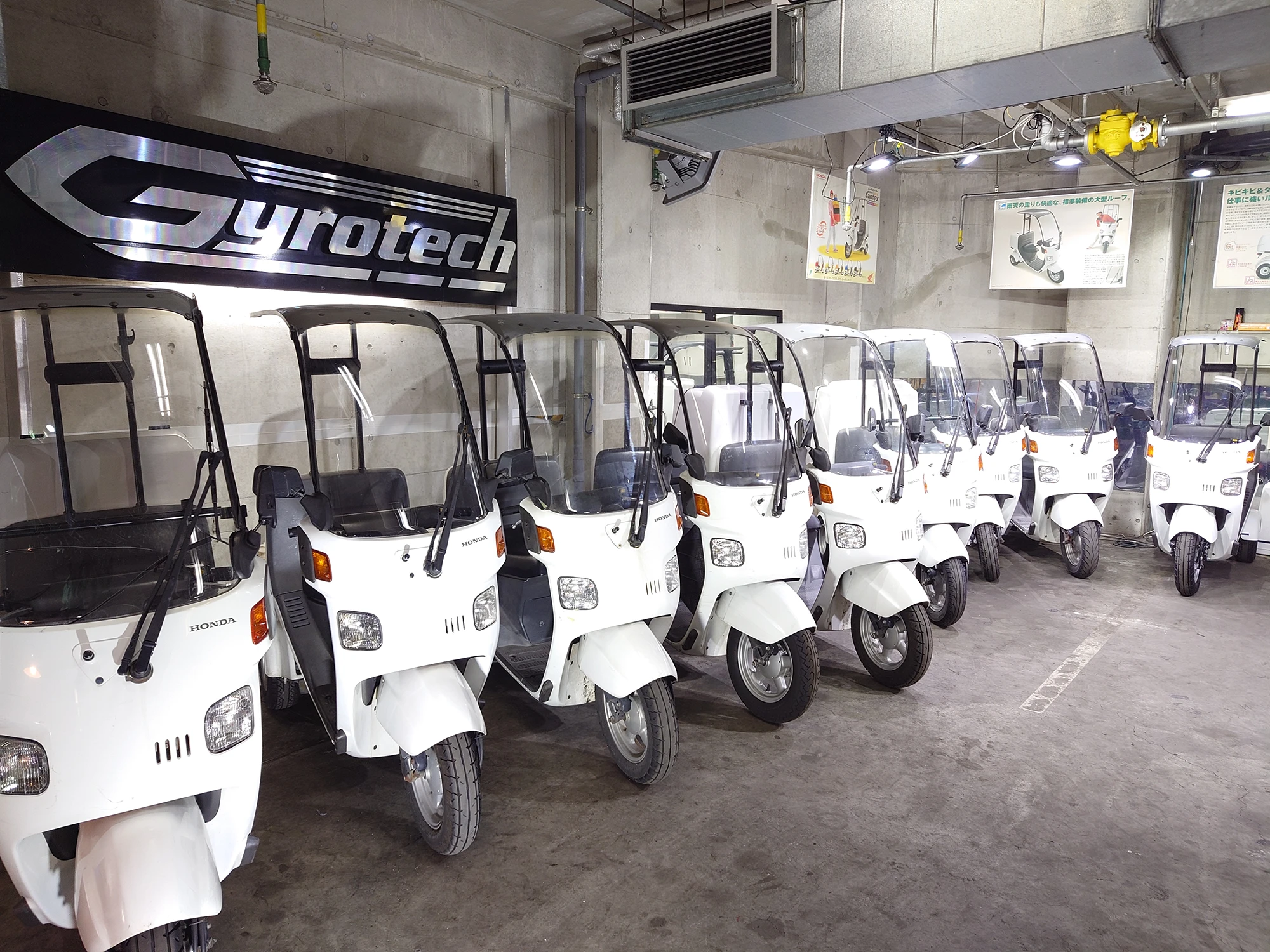 豊富な車両を所有しているため、いざという時のジャイロキャノピー代車サービスもあります。